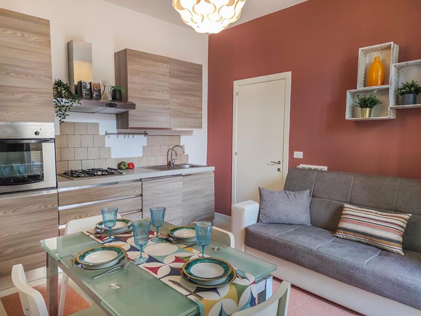 Casa Chiara In Centro Con Corte Privata San Benedetto del Tronto Buitenkant foto