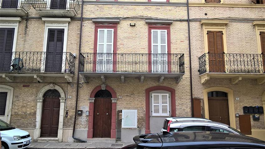 Casa Chiara In Centro Con Corte Privata San Benedetto del Tronto Buitenkant foto