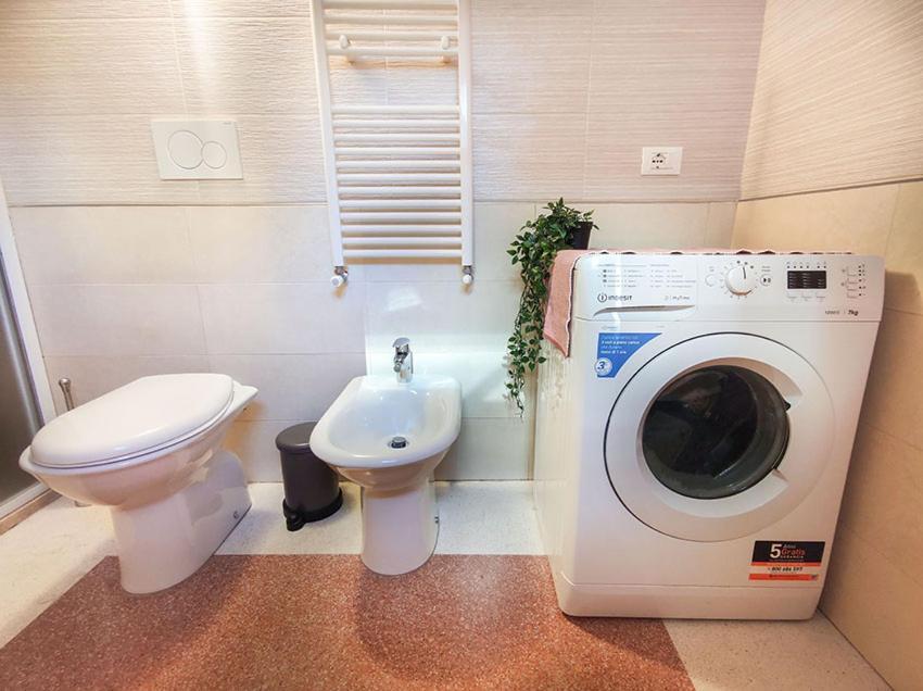 Casa Chiara In Centro Con Corte Privata San Benedetto del Tronto Buitenkant foto