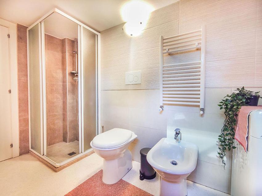 Casa Chiara In Centro Con Corte Privata San Benedetto del Tronto Buitenkant foto