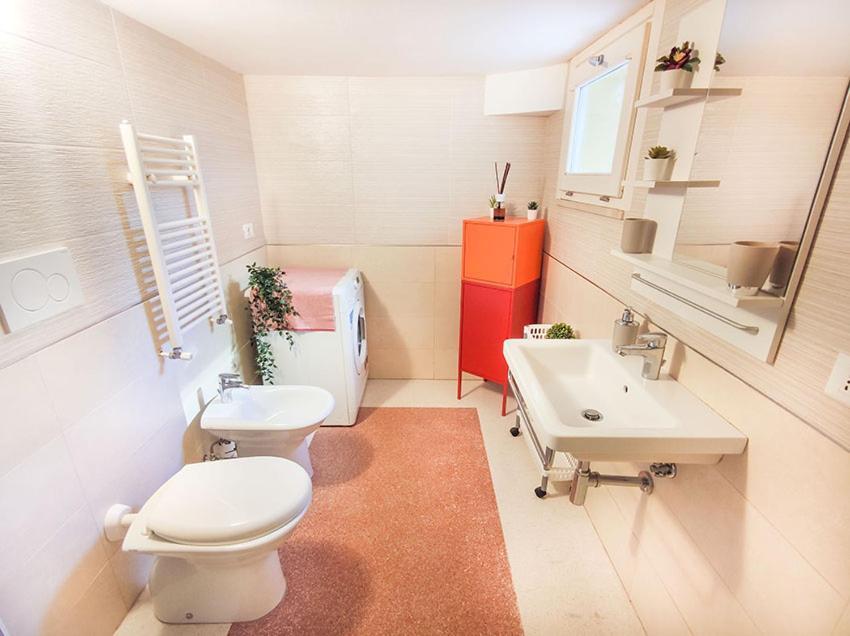 Casa Chiara In Centro Con Corte Privata San Benedetto del Tronto Buitenkant foto